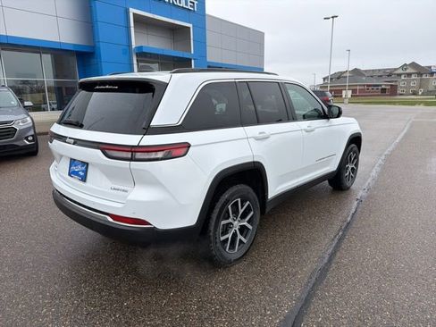 Used 2024 Jeep Grand Cherokee Limited AWD/4WD image 7