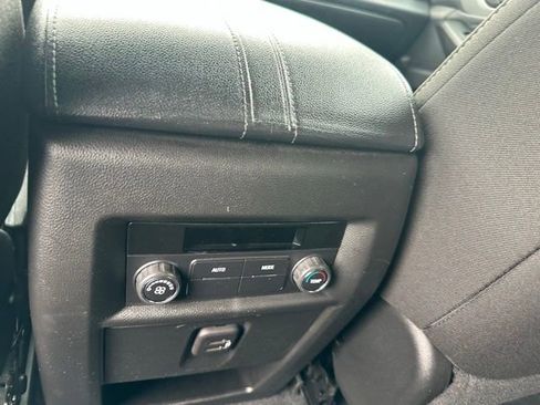 Used 2023 Chevrolet Traverse LT FWD image 27