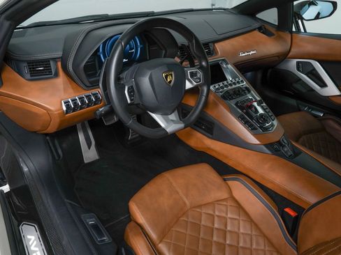 Used 2017 Lamborghini Aventador S image 3
