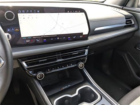 Used 2024 Chevrolet Traverse LT image 23