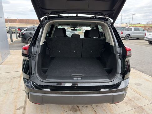 Used 2024 Nissan Rogue SV AWD/4WD image 14