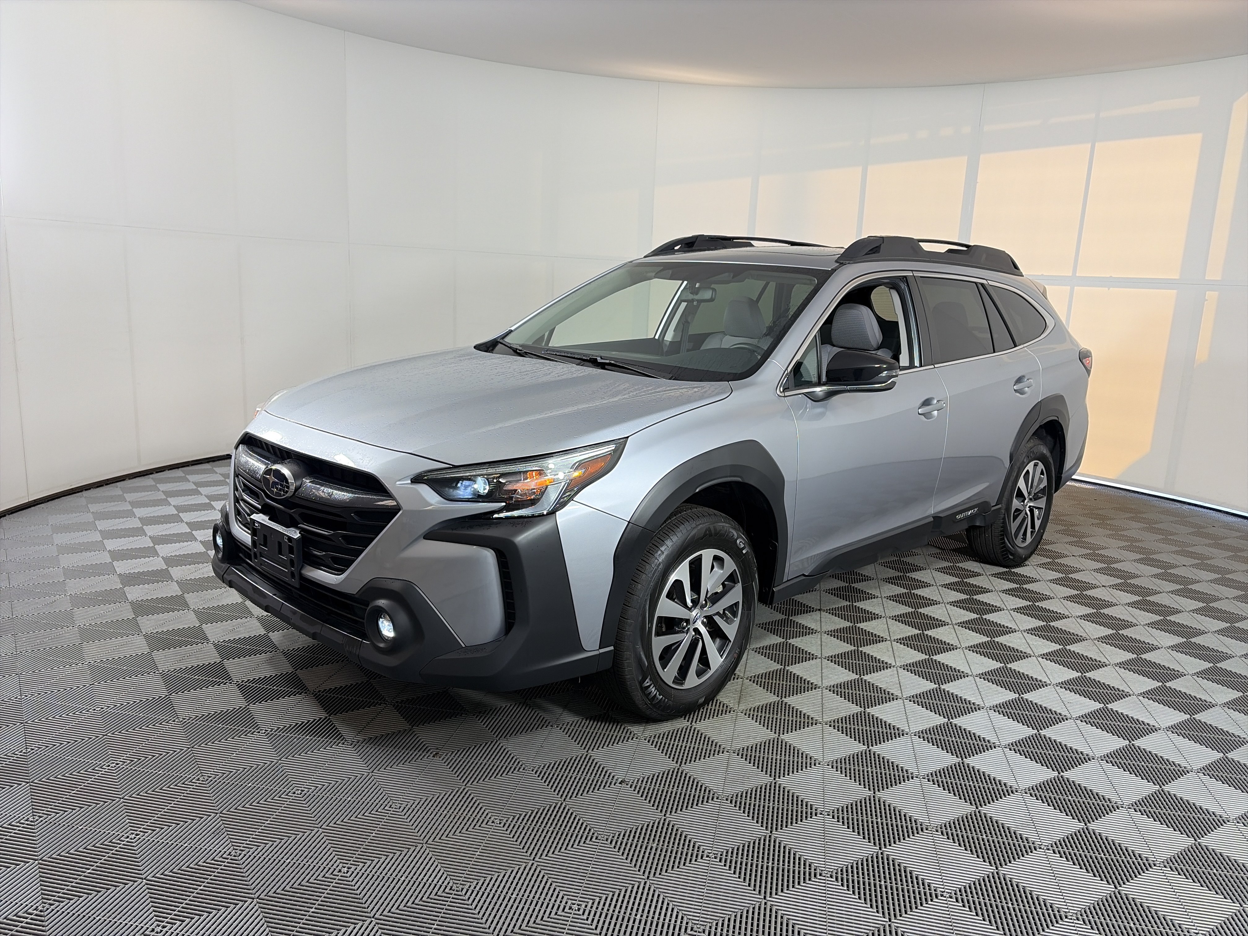Certified 2025 Subaru Outback Premium AWD/4WD image 2