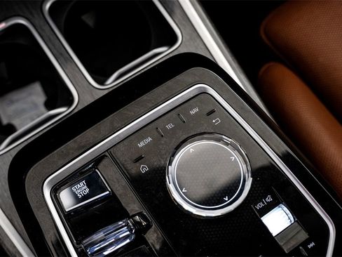 Used 2023 BMW 760i xDrive w/ Executive Package image 24