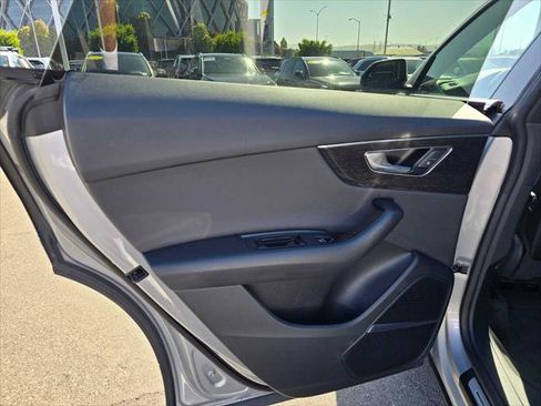 Used 2019 Audi Q8 Premium Plus w/ Premium Plus AWD/4WD image 15
