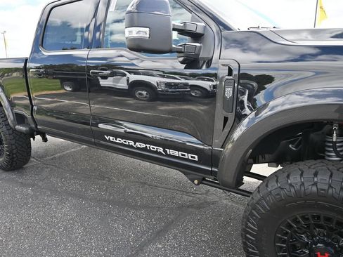 New 2026 Ford F250 Lariat w/ Black Appearance Package AWD/4WD image 9