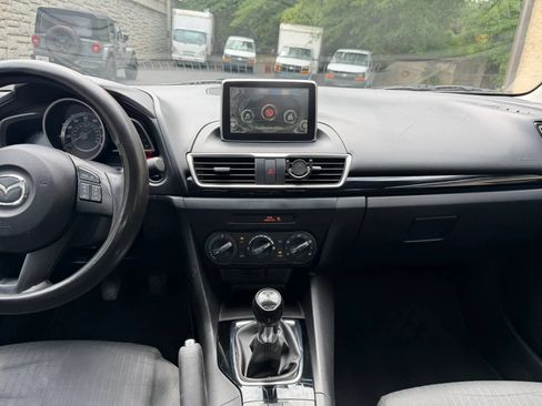 Used 2016 MAZDA MAZDA3 i Sport FWD image 19