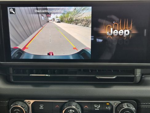 Used 2024 Jeep Gladiator Rubicon image 13