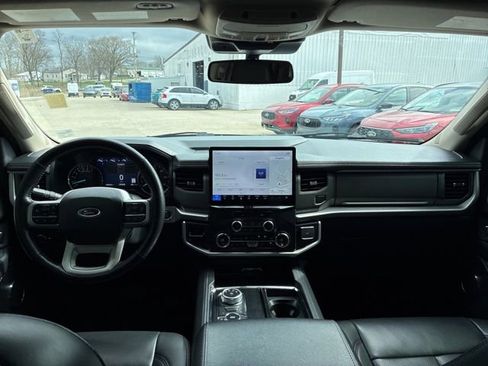 Used 2023 Ford Expedition XLT image 23