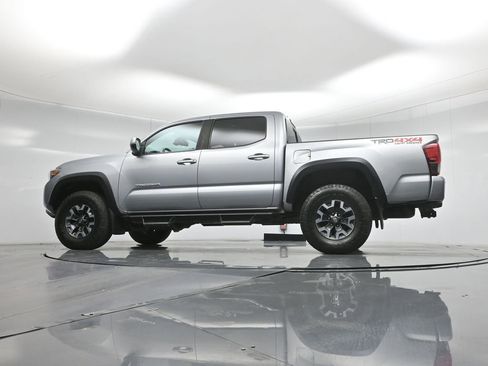Used 2019 Toyota Tacoma TRD Off-Road w/ Technology Package AWD/4WD image 50