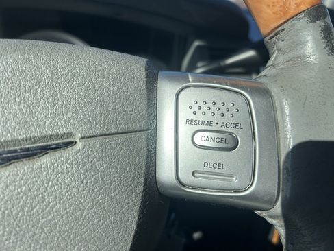 Used 2008 Chrysler Aspen Limited image 18