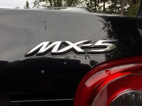 Used 2010 MAZDA MX-5 Miata Grand Touring w/ Premium Pkg RWD image 37