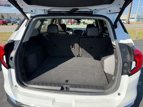 Used 2021 GMC Terrain SLT image 12