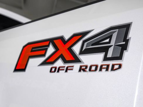 Used 2017 Ford F250 Lariat w/ Chrome Package image 43