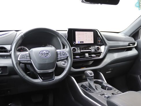 Used 2023 Toyota Highlander XSE AWD/4WD image 3