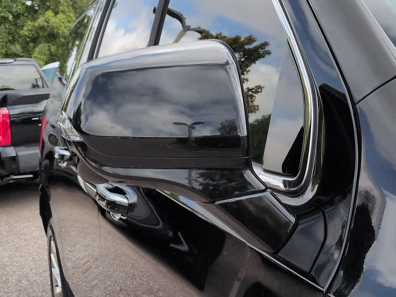 Used 2023 Cadillac Escalade ESV Premium Luxury w/ Performance Package RWD image 12