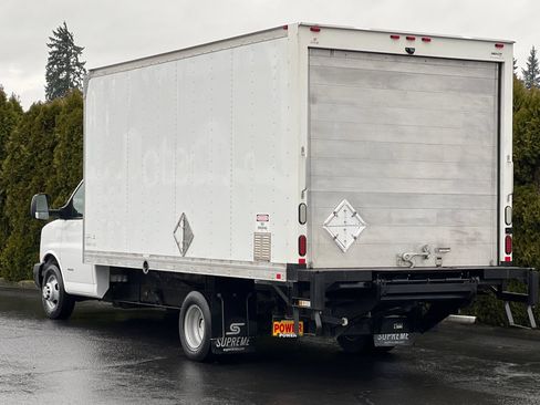 Used 2017 Chevrolet Express 4500 Extended image 6