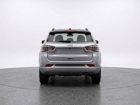 Used 2025 Jeep Compass Trailhawk w/ Trailer Tow Group AWD/4WD image 7