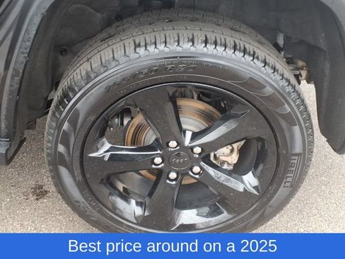 Used 2025 Jeep Grand Cherokee Limited w/ Black Appearance Package RWD image 14