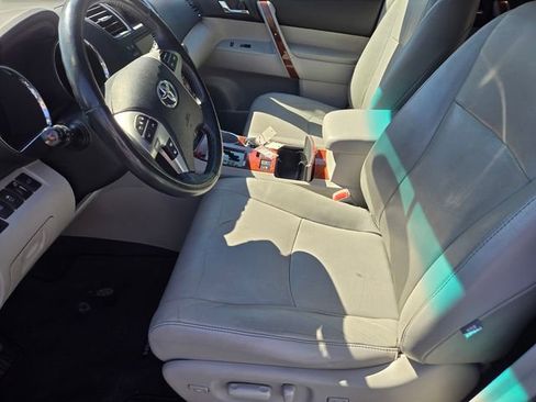 Used 2012 Toyota Highlander Limited w/ Tow Pkg AWD/4WD image 14