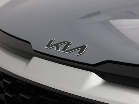 Used 2024 Kia Sportage EX FWD image 4