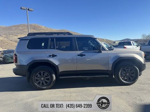 Used 2025 Toyota Land Cruiser image 5