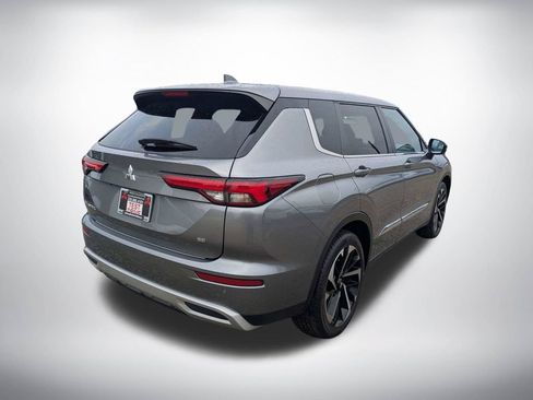 Used 2024 Mitsubishi Outlander SE FWD image 3