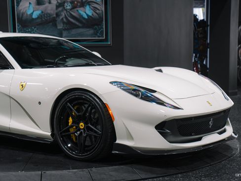 Used 2018 Ferrari 812 Superfast image 4