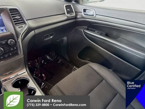 Used 2019 Jeep Grand Cherokee Laredo AWD/4WD image 24