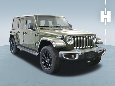 Used 2023 Jeep Wrangler Unlimited Sahara w/ Cold Weather Group AWD/4WD image 3