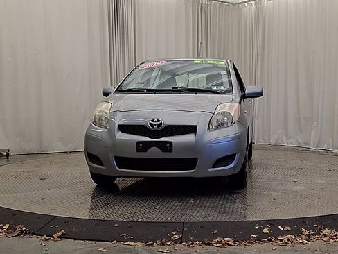 Used 2010 Toyota Yaris 4-Door Hatchback image 4