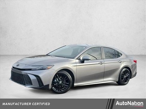 Certified 2025 Toyota Camry SE image 1