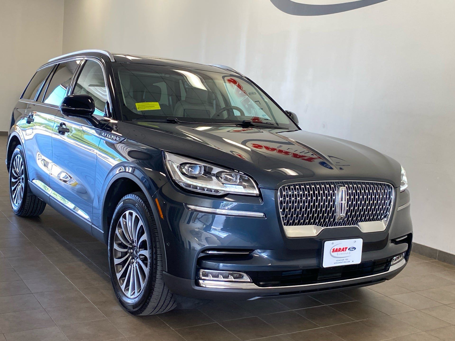 Used 2023 Lincoln Aviator Reserve w/ Equipment Group 201A AWD/4WD image 2