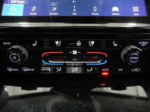 Used 2023 Jeep Grand Cherokee L Limited w/ Luxury Tech Group II AWD/4WD image 19