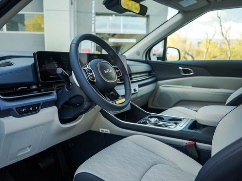 New 2026 Kia Carnival EX image 19