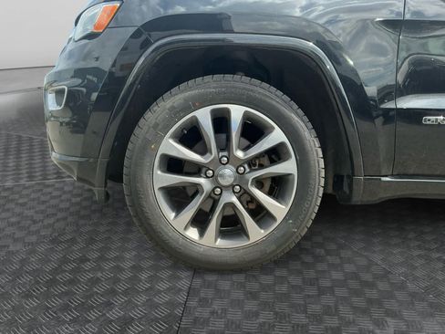 Used 2018 Jeep Grand Cherokee Overland AWD/4WD image 13