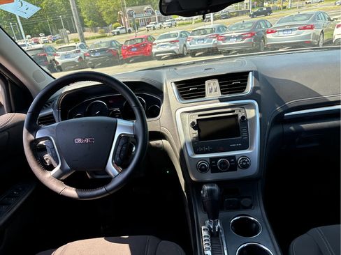 Used 2016 GMC Acadia SLE FWD image 18