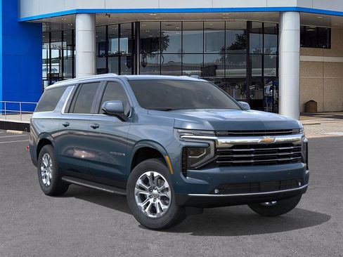 New 2026 Chevrolet Suburban LT image 7