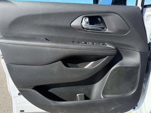 New 2026 Chrysler Voyager LX image 32