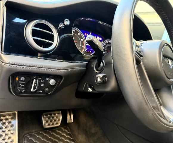 Used 2017 Bentley Bentayga AWD/4WD image 29