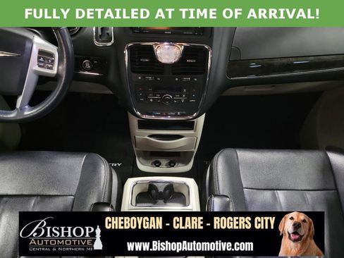 Used 2016 Chrysler Town & Country Touring w/ Driver Convenience Group image 6