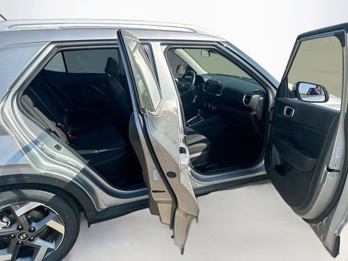 Used 2023 Hyundai Venue SEL FWD image 28