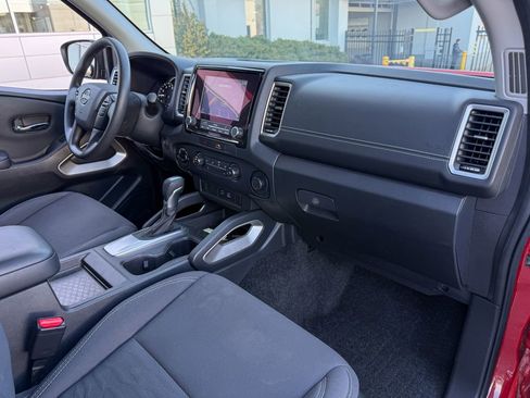 Certified 2022 Nissan Frontier SV image 12