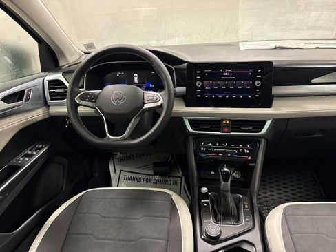New 2025 Volkswagen Taos SE image 8