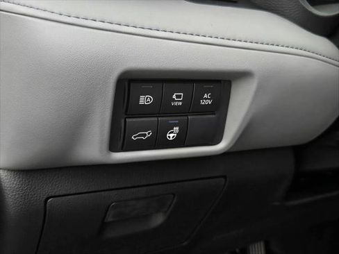 Certified 2026 Toyota Highlander Platinum AWD/4WD image 18