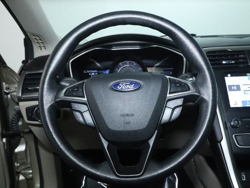 Used 2017 Ford Fusion SE w/ Fusion SE Technology Package image 21