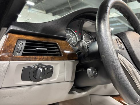 Used 2008 BMW 335i Convertible w/ Premium Pkg image 16