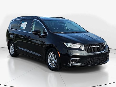 Used 2022 Chrysler Pacifica Touring-L FWD image 3