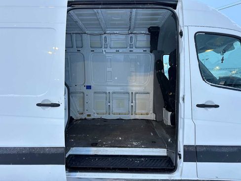 Used 2015 Freightliner Sprinter 2500 image 12