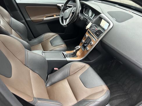 Used 2015 Volvo XC60 T6 Platinum w/ Climate Package image 5