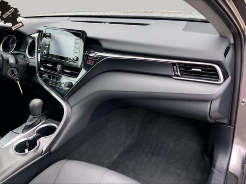 Used 2021 Toyota Camry LE FWD image 17
